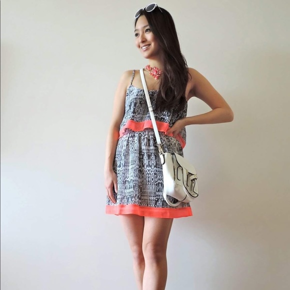 Super cute tiered chiffon minidress with neon - Picture 2 of 5